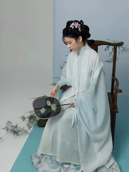 Pine & Snow 有松雪 Late Ming Dynasty Embroidered Bijia Aoqun Set